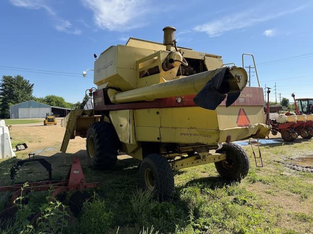 Image of New Holland TR85 equipment image 4