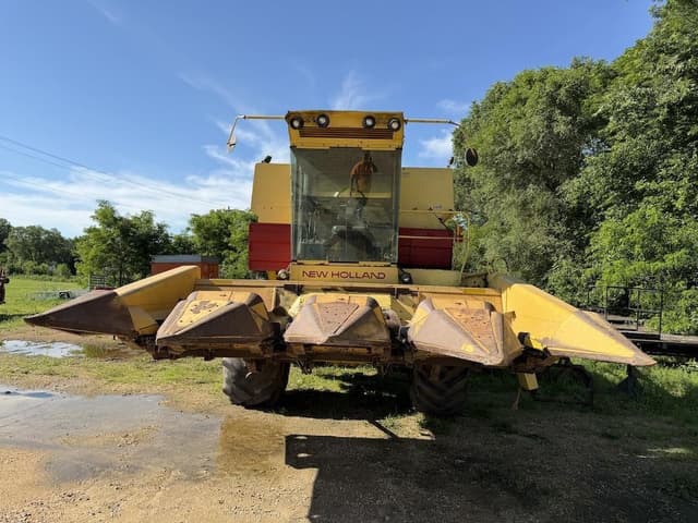 Image of New Holland TR85 equipment image 1
