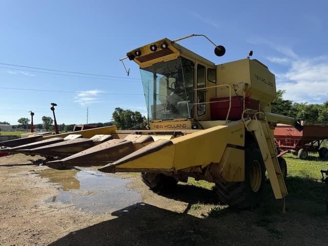 Image of New Holland TR85 equipment image 2