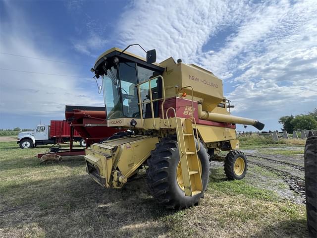 Image of New Holland TR86 equipment image 3