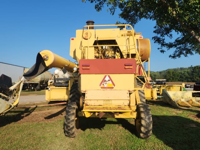 Image of New Holland TR86 equipment image 2