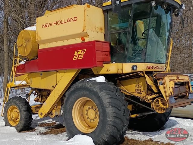 Image of New Holland TR86 equipment image 4