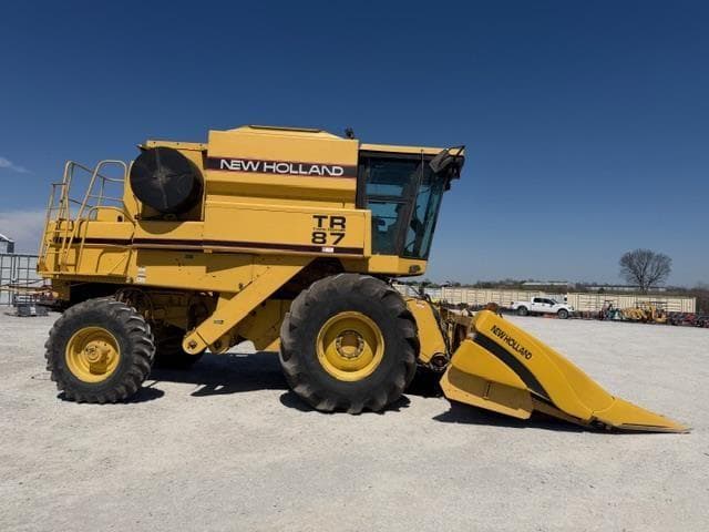Image of New Holland TR87 equipment image 1
