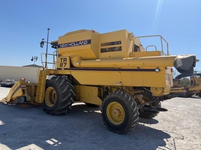 Image of New Holland TR87 equipment image 3