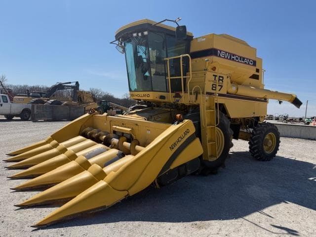 Image of New Holland TR87 equipment image 2