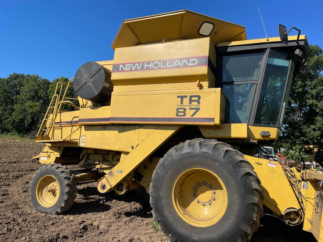 Image of New Holland TR87 Primary image