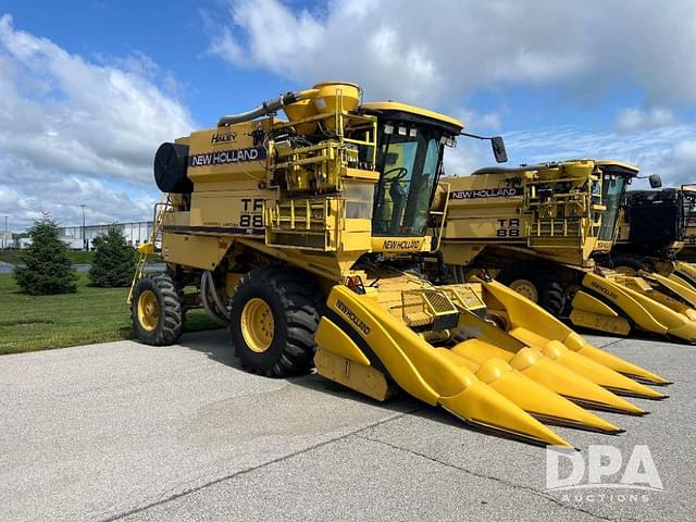 Image of New Holland TR88 equipment image 4