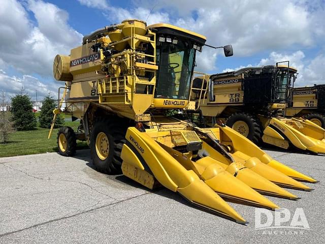 Image of New Holland TR88 equipment image 4