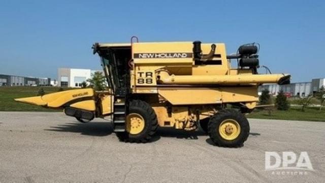 Image of New Holland TR88 equipment image 2