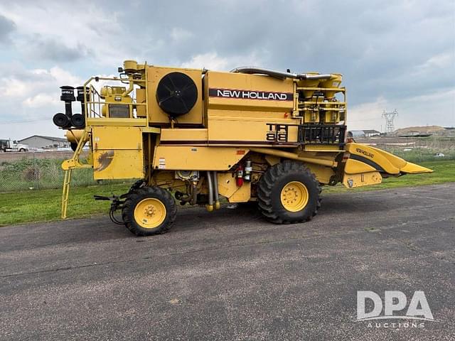 Image of New Holland TR88 equipment image 3