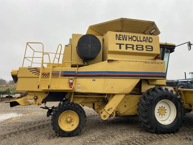 Image of New Holland TR89 equipment image 2