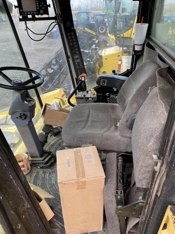 Image of New Holland TR89 equipment image 4