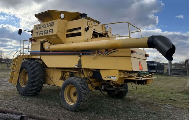 Image of New Holland TR89 equipment image 3