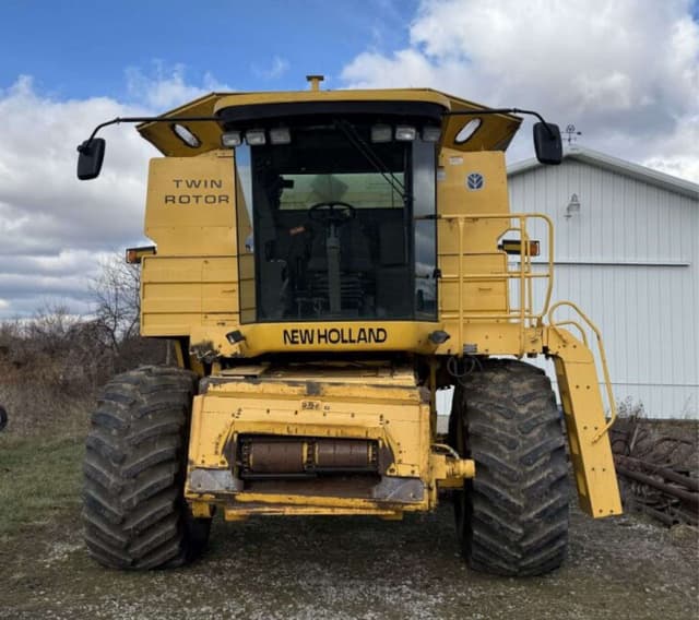 Image of New Holland TR89 equipment image 2