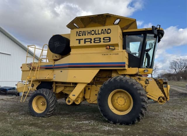 Image of New Holland TR89 equipment image 1