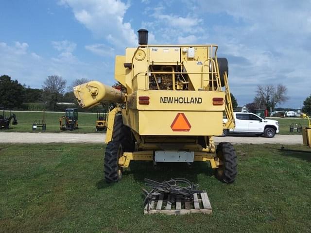 Image of New Holland TR89 equipment image 2