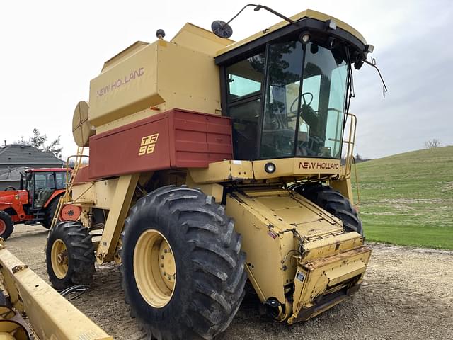 Image of New Holland TR96 equipment image 2