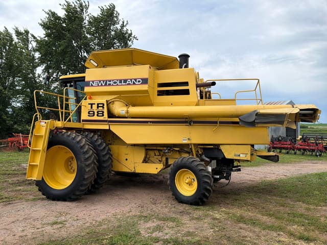 Image of New Holland TR98 equipment image 4