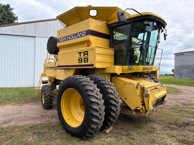 Image of New Holland TR98 equipment image 2
