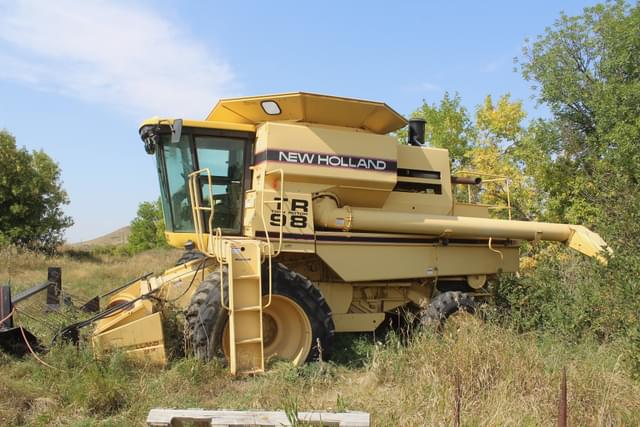 Image of New Holland TR98 equipment image 2