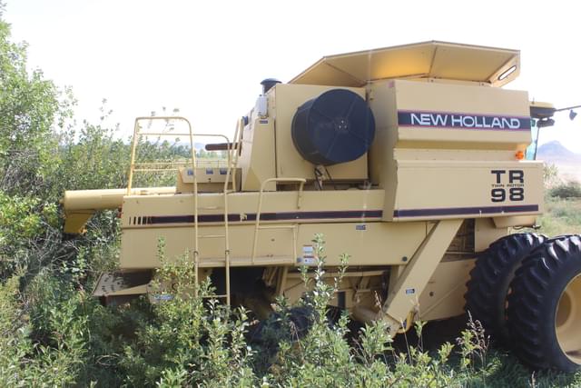 Image of New Holland TR98 equipment image 4