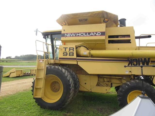 Image of New Holland TR98 equipment image 4
