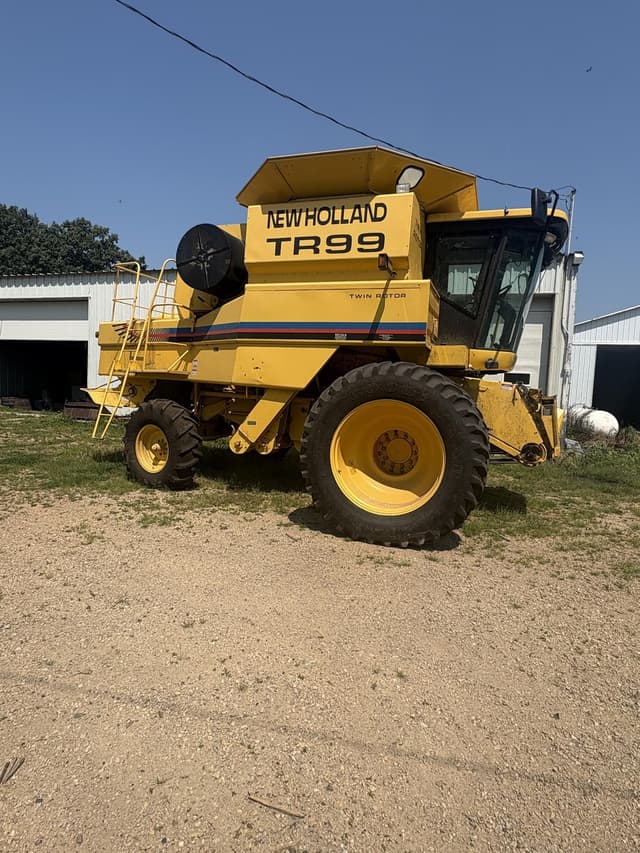 Image of New Holland TR99 equipment image 1