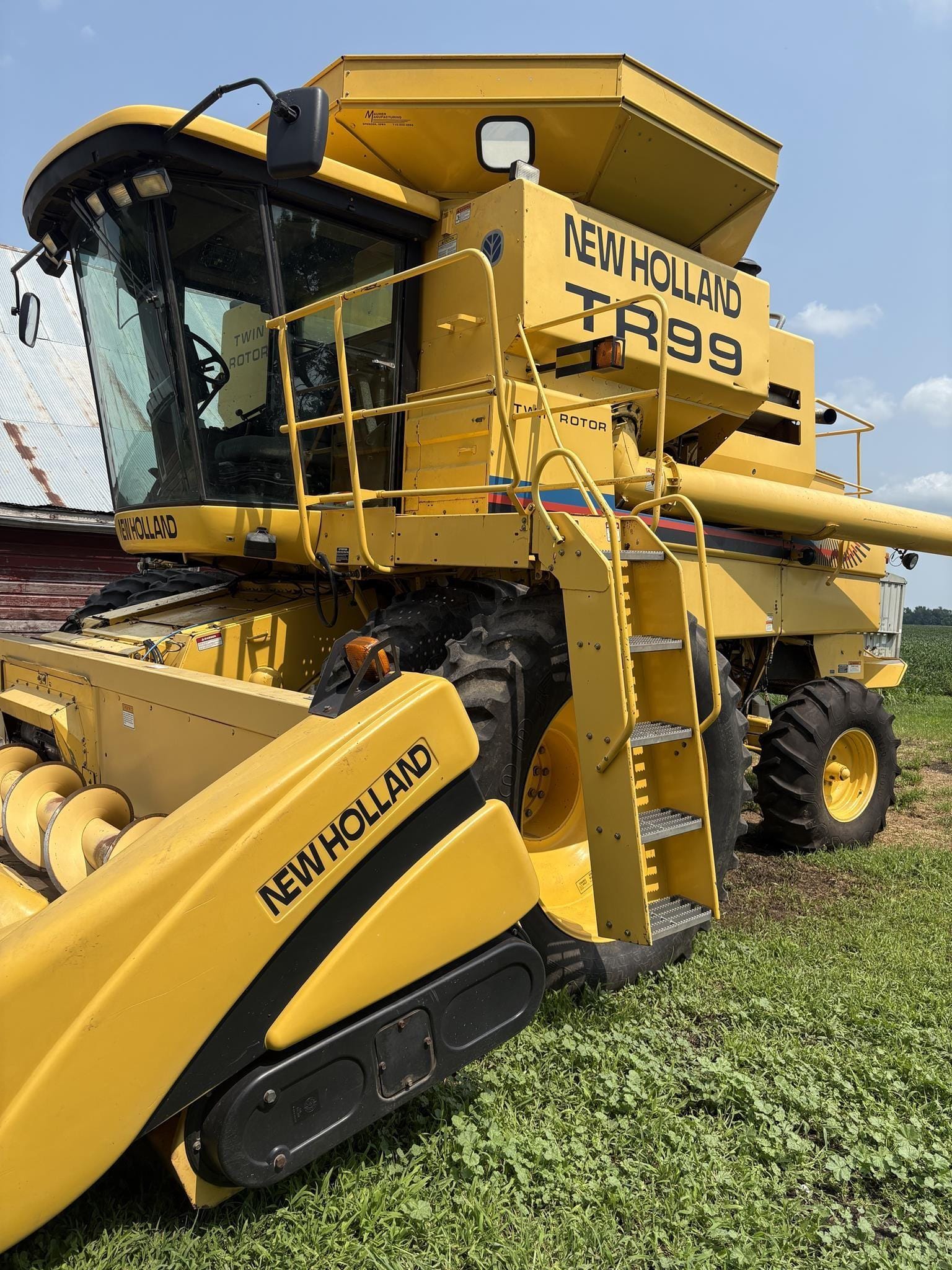 New Holland TR99 Equipment Image0