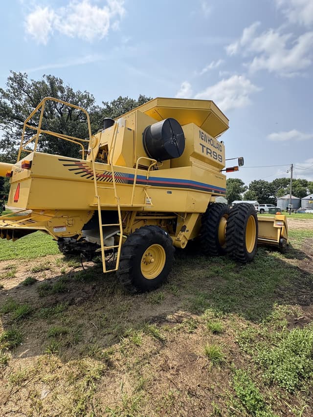 Image of New Holland TR99 equipment image 2