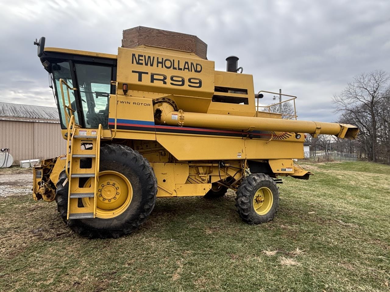 New Holland TR99 Equipment Image0