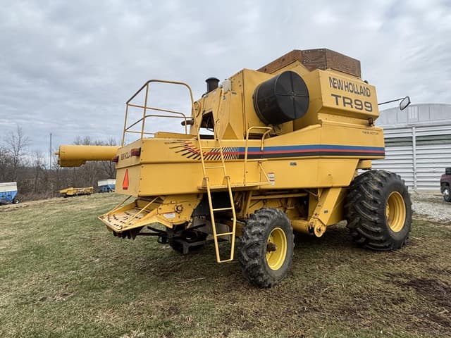 Image of New Holland TR99 equipment image 3