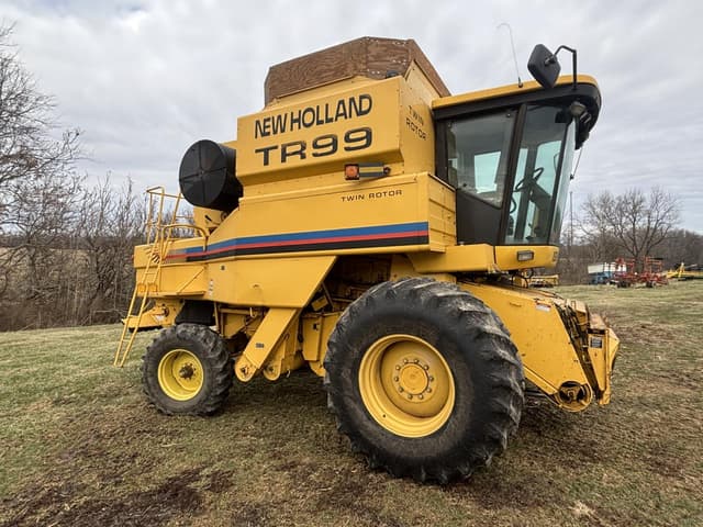 Image of New Holland TR99 equipment image 4
