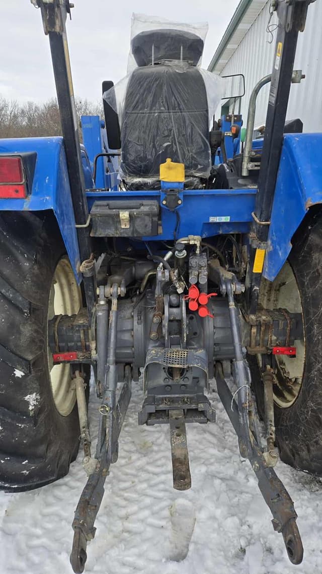Image of New Holland TS100 equipment image 2
