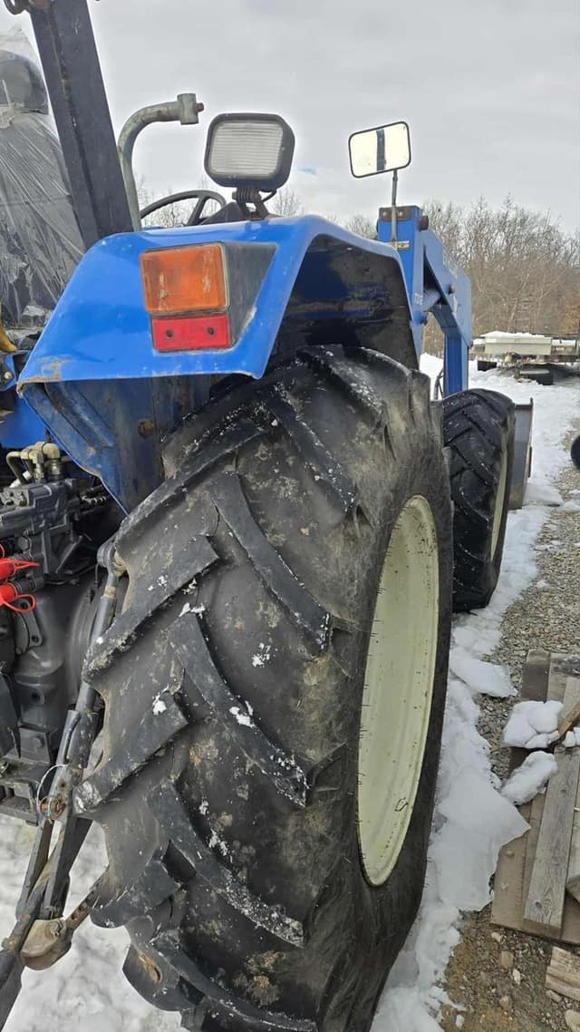 Image of New Holland TS100 equipment image 3