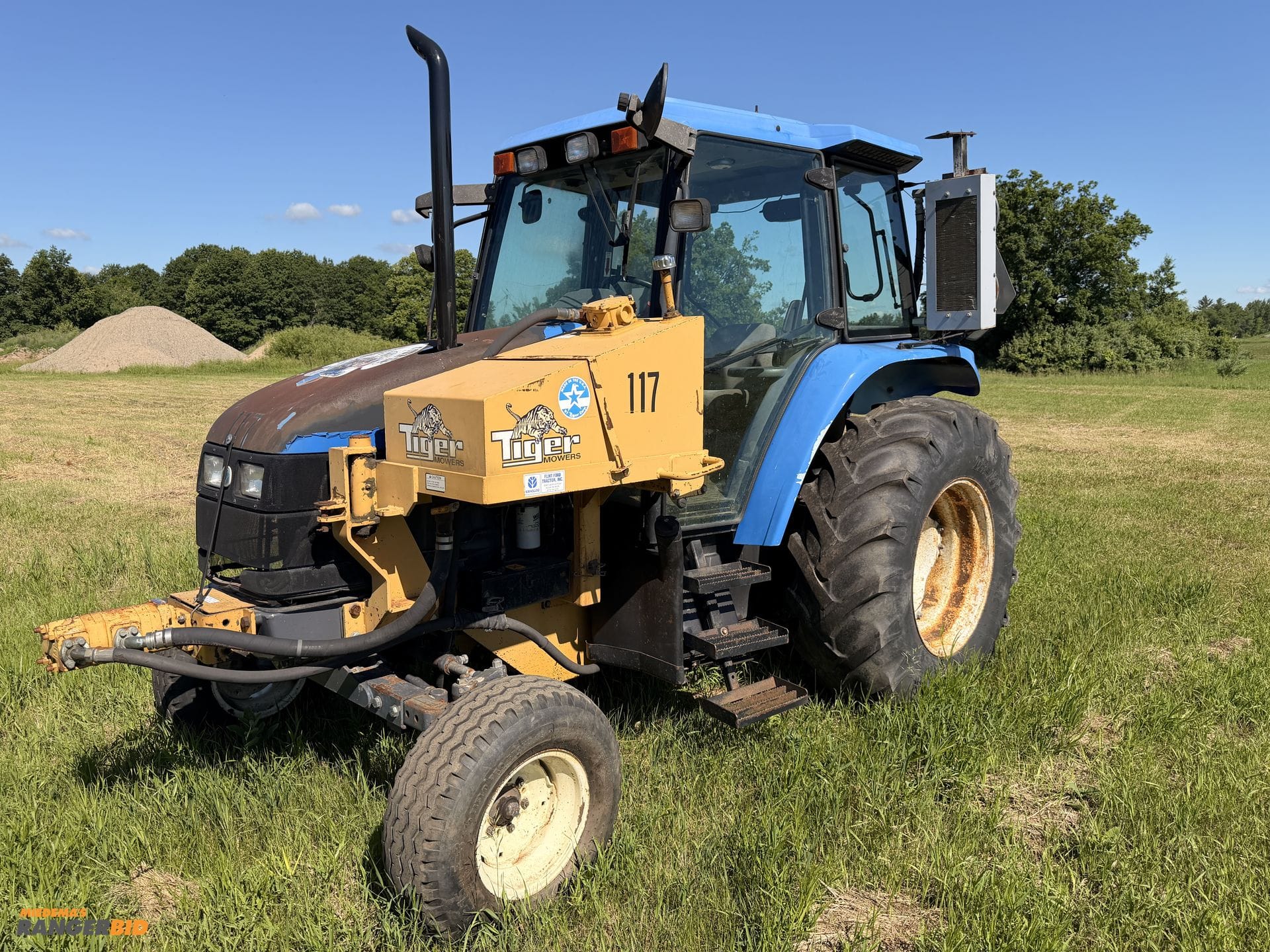 New Holland TS110 Equipment Image0