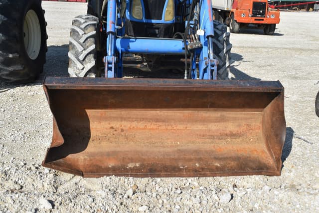 Image of New Holland TS115A equipment image 3