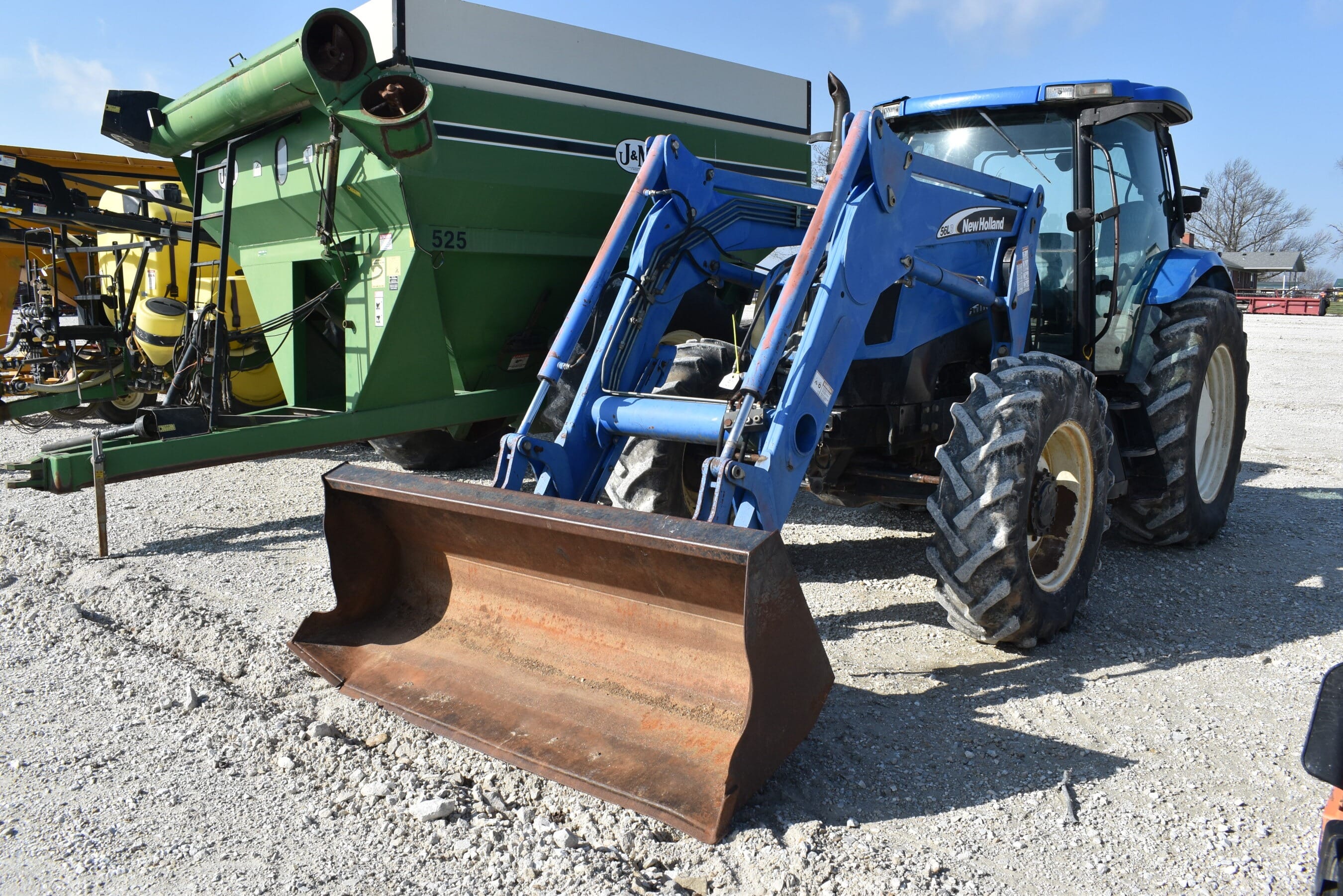 2004 New Holland TS115A Equipment Image0