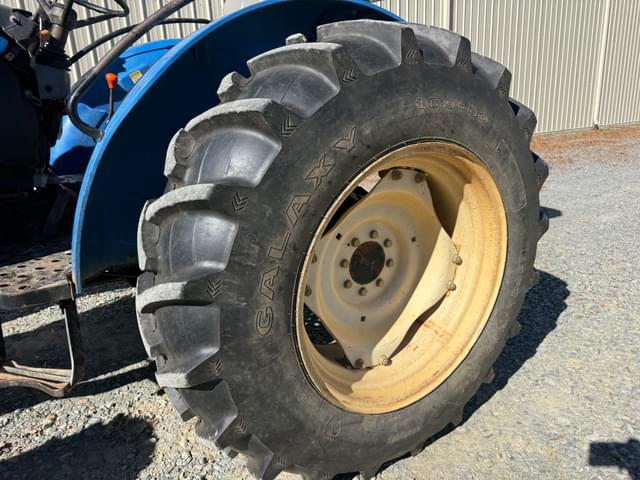 Image of New Holland TT75A equipment image 2