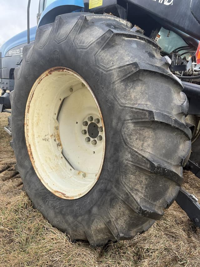 Image of New Holland TV140 equipment image 3