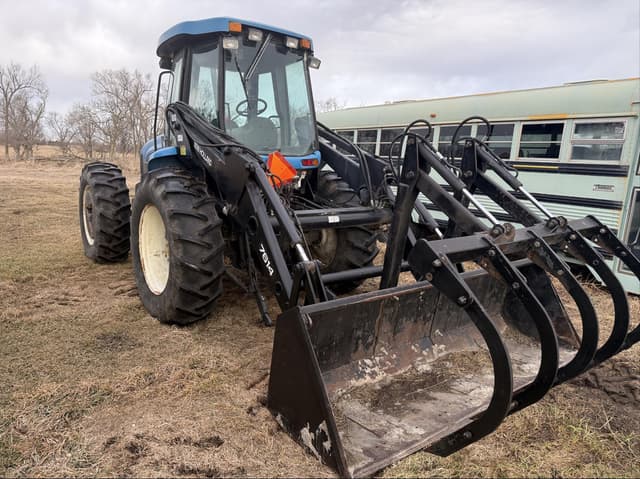 Image of New Holland TV140 equipment image 2