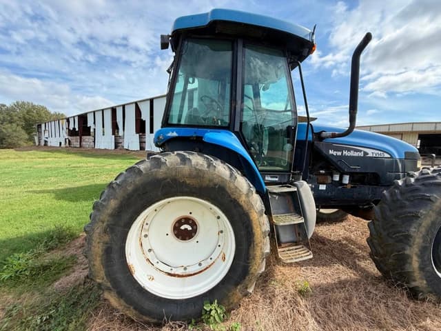 Image of New Holland TV145 equipment image 4