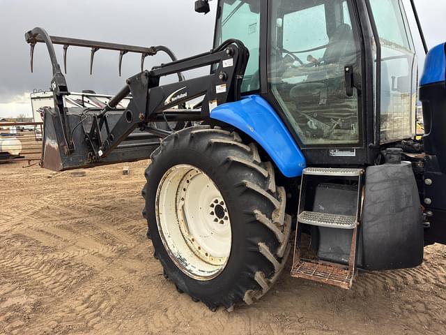 Image of New Holland TV6070 equipment image 4