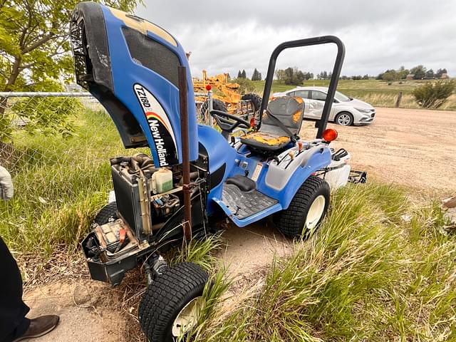 Image of New Holland TZ18DA equipment image 2