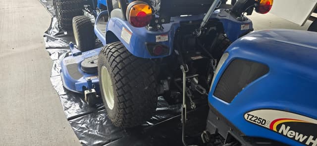 Image of New Holland TZ25DA equipment image 1