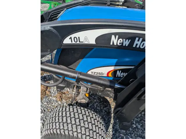 Image of New Holland TZ25DA equipment image 3