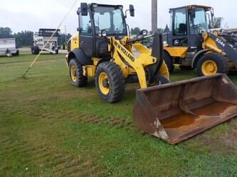 Image of New Holland W80C equipment image 2