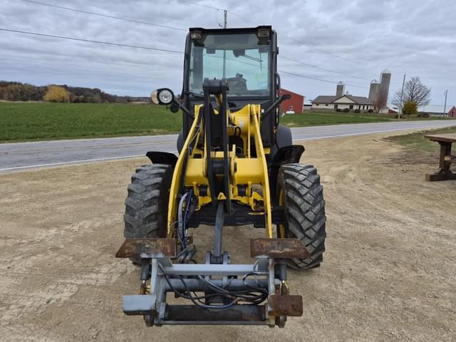 Image of New Holland W80C equipment image 3