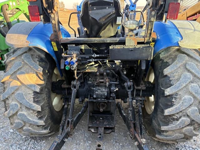 Image of New Holland Workmaster 105 equipment image 4