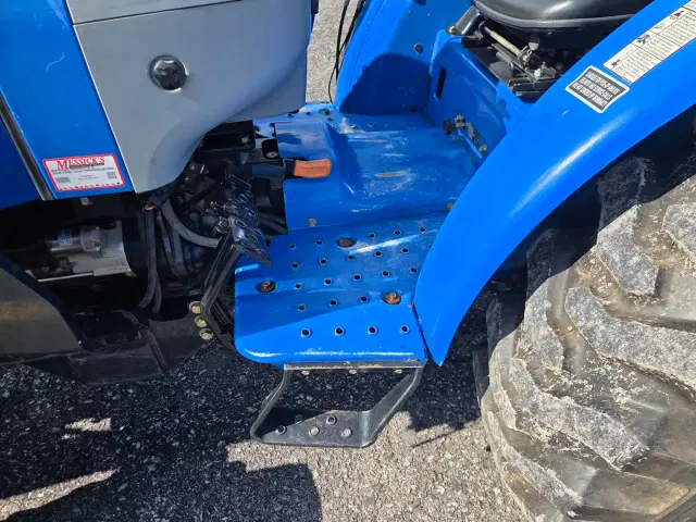 Image of New Holland Workmaster 35 equipment image 4