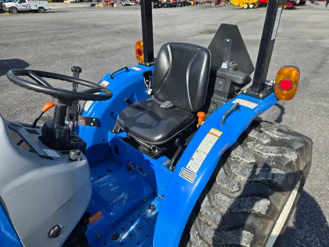 Image of New Holland Workmaster 35 equipment image 3
